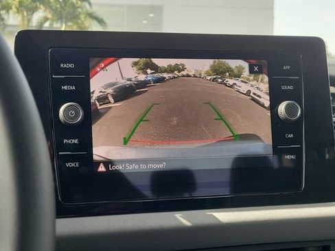 Certified 2025 Volkswagen Jetta SE w/ Sunroof Package FWD image 23