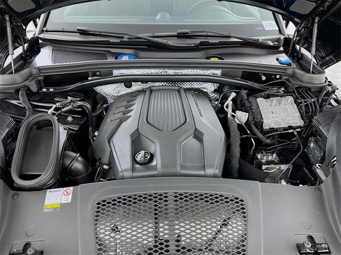 Certified 2023 Porsche Macan image 31