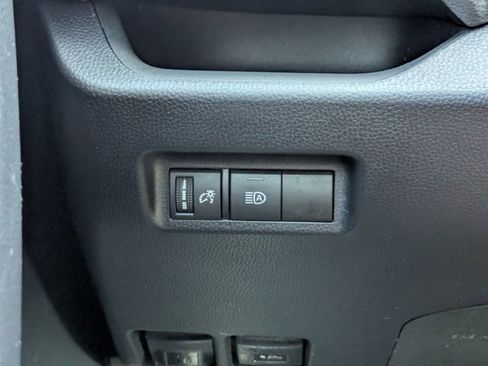 Used 2020 Toyota RAV4 LE FWD image 23
