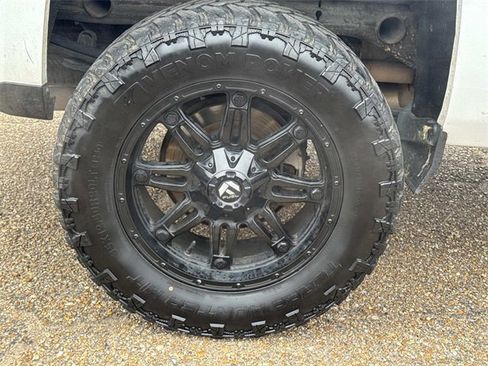 Used 2018 Chevrolet Silverado 1500 LT w/ Texas Edition image 5