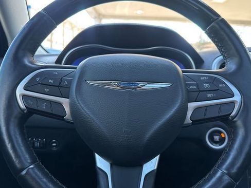 Used 2016 Chrysler 300 C image 22