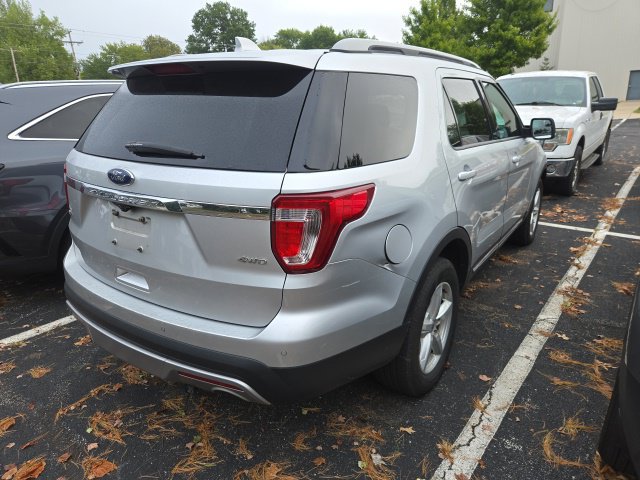 Used 2017 Ford Explorer XLT AWD/4WD image 3