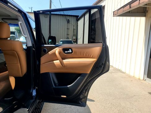 Used 2016 INFINITI QX80 4WD w/ Signature Edition Package image 25