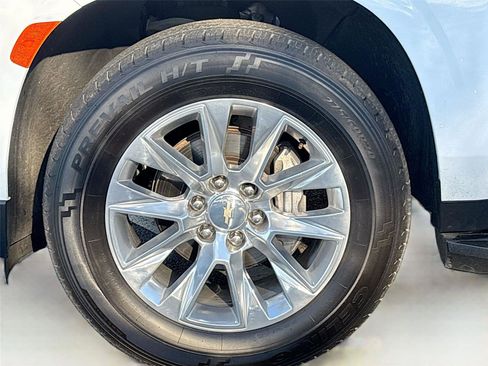 Used 2023 Chevrolet Suburban Premier image 36
