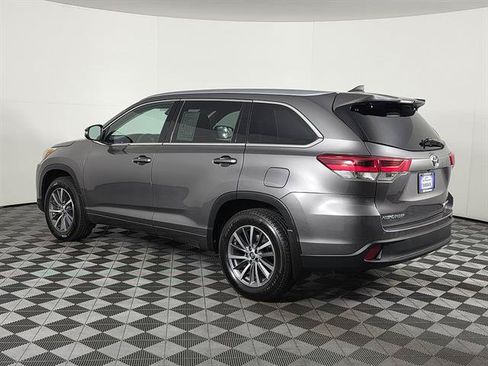 Used 2018 Toyota Highlander XLE AWD/4WD image 7