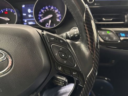Used 2022 Toyota C-HR Limited image 24