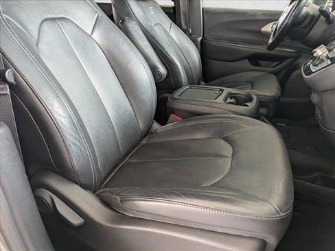Used 2021 Chrysler Pacifica Touring-L w/ S Appearance Package FWD image 19