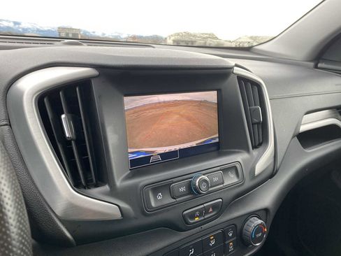 Used 2024 GMC Terrain SLE image 24