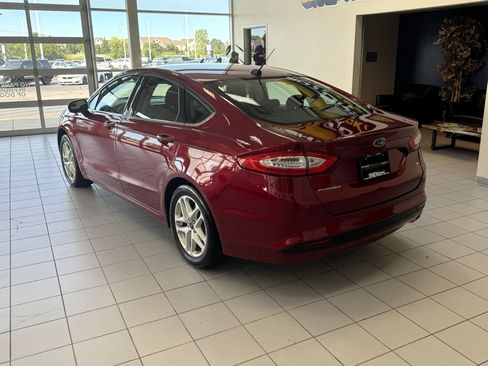 Used 2015 Ford Fusion SE FWD image 3