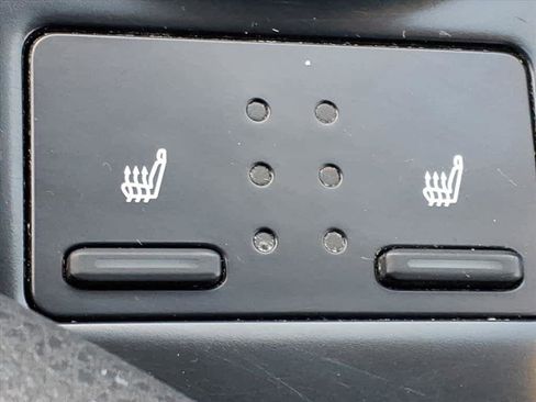 Used 2020 Toyota Camry XLE image 18