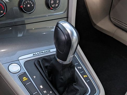 Used 2017 Volkswagen Golf Alltrack image 19