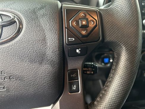 Used 2022 Toyota Tacoma TRD Off-Road image 23