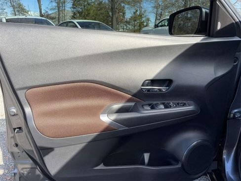 Used 2023 Nissan Kicks SR image 14