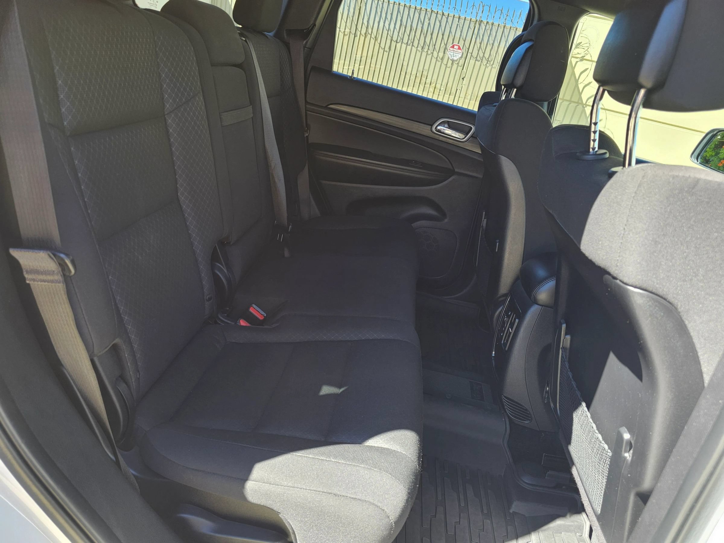 Used 2021 Jeep Grand Cherokee Laredo AWD/4WD image 23