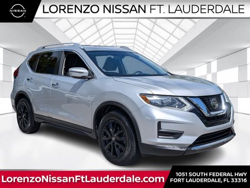 Used 2018 Nissan Rogue SV image 1