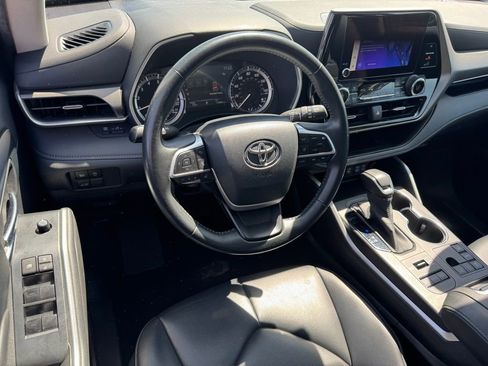 Used 2023 Toyota Highlander XLE image 22