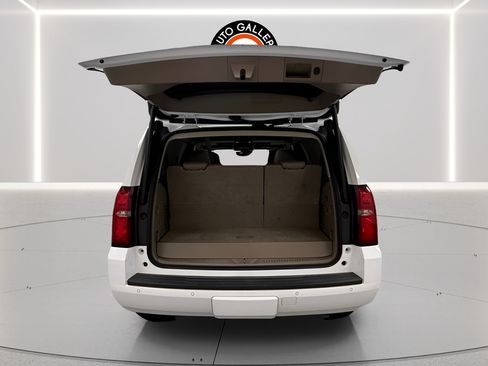 Used 2018 Chevrolet Tahoe LT w/ Luxury Package RWD image 39