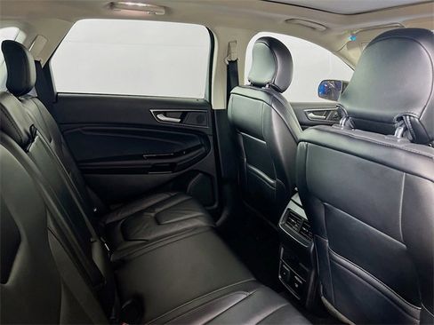 Used 2019 Ford Edge Titanium image 9