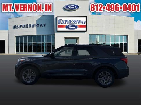 Used 2024 Ford Explorer XLT AWD/4WD image 6