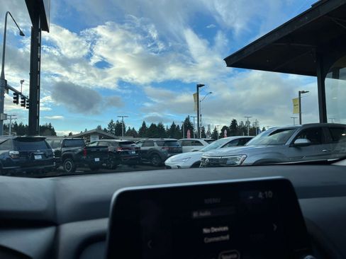 Used 2025 Nissan Rogue SV image 17