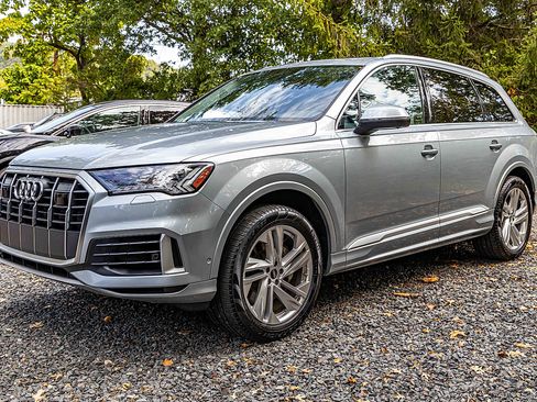 Used 2024 Audi Q7 Premium Plus image 3