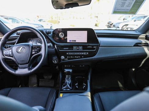 Used 2025 Lexus ES 300h w/ Premium Package FWD image 2