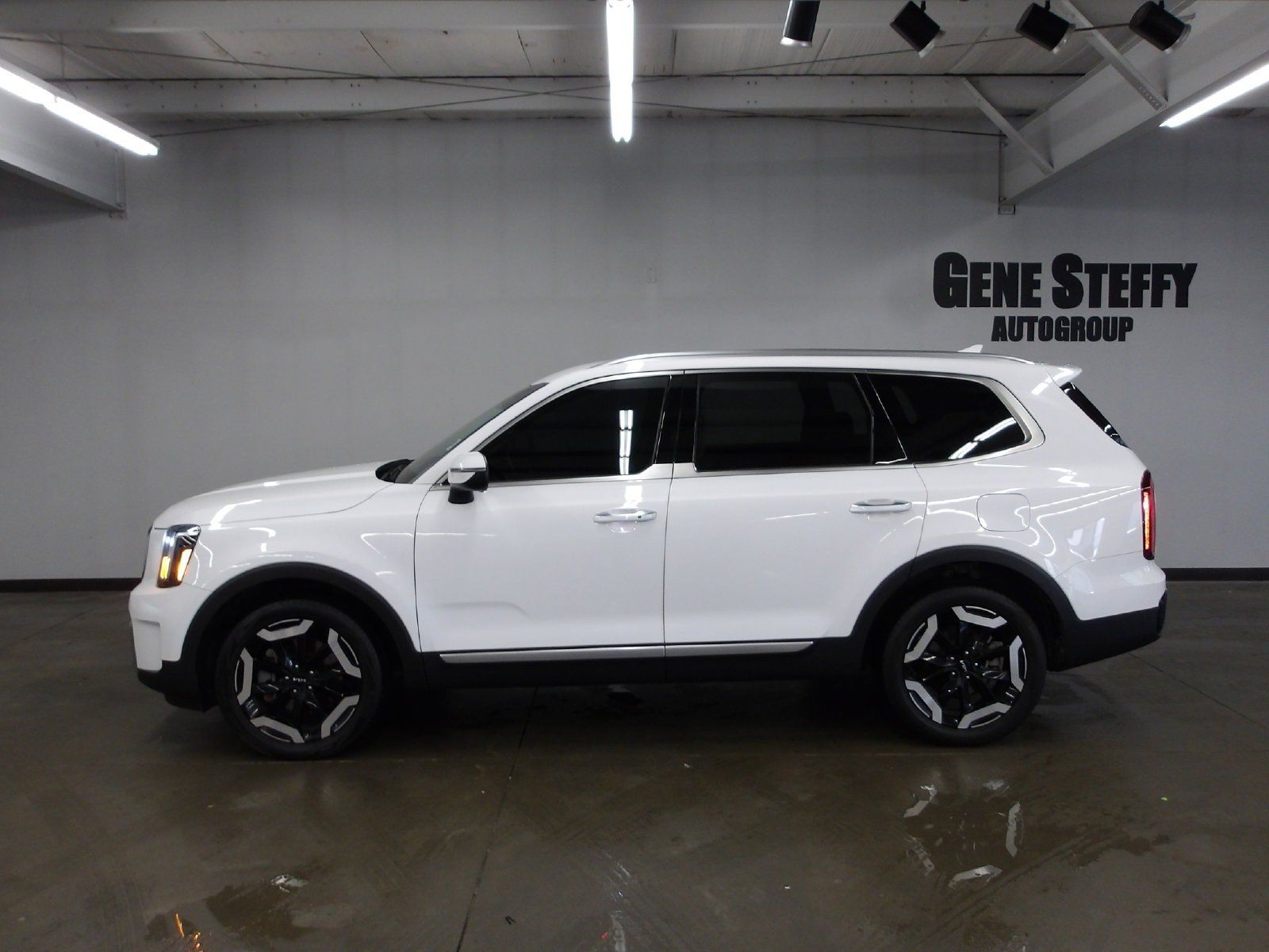 Used 2024 Kia Telluride S AWD/4WD image 8