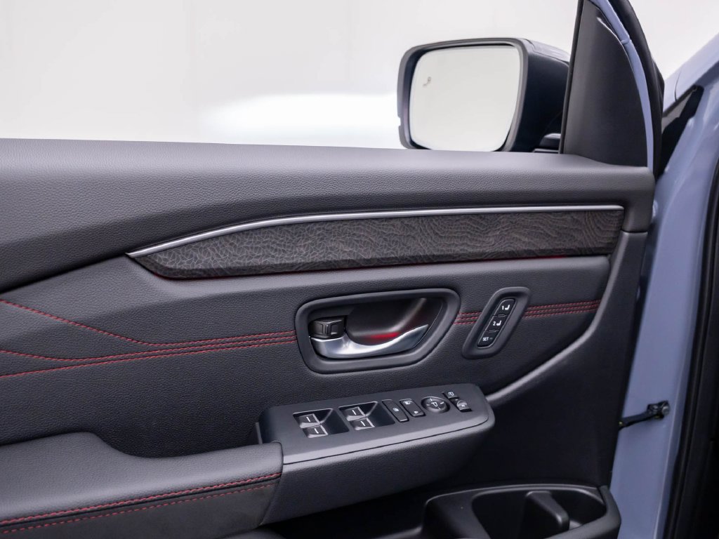 New 2026 Honda Pilot Black Edition image 15