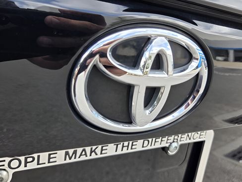 Used 2024 Toyota RAV4 XLE FWD image 15