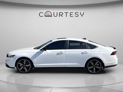 Used 2023 Honda Accord Sport image 4
