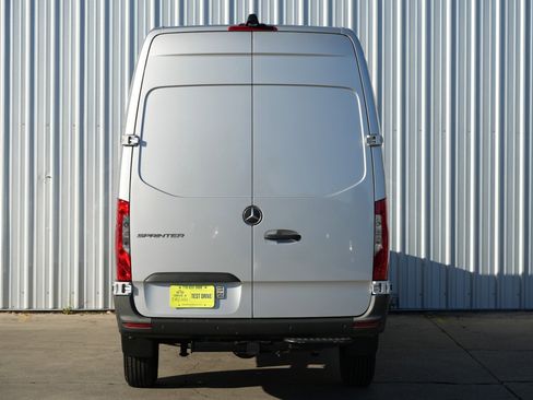 Used 2023 Mercedes-Benz Sprinter 2500 image 40