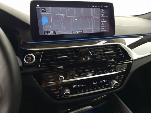 Used 2023 BMW 530e xDrive w/ Premium Package image 25