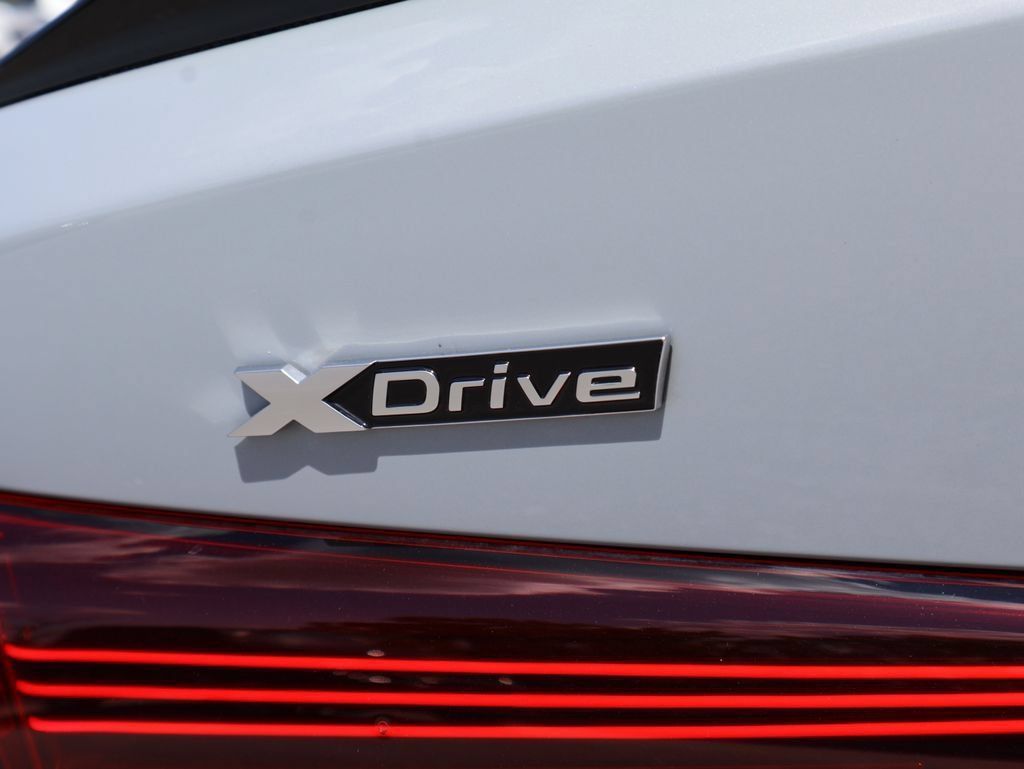 Used 2026 BMW M4 xDrive Competition AWD/4WD image 9