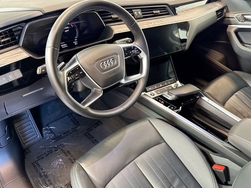 Used 2022 Audi e-tron Premium w/ Convenience Plus Package image 9