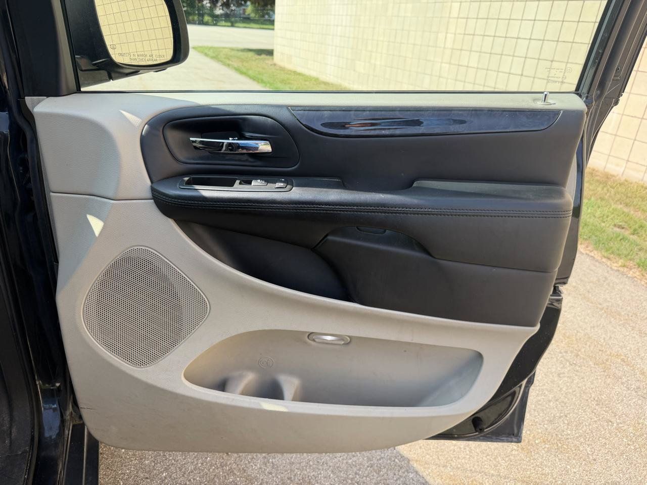 Used 2013 Dodge Grand Caravan SXT FWD image 24