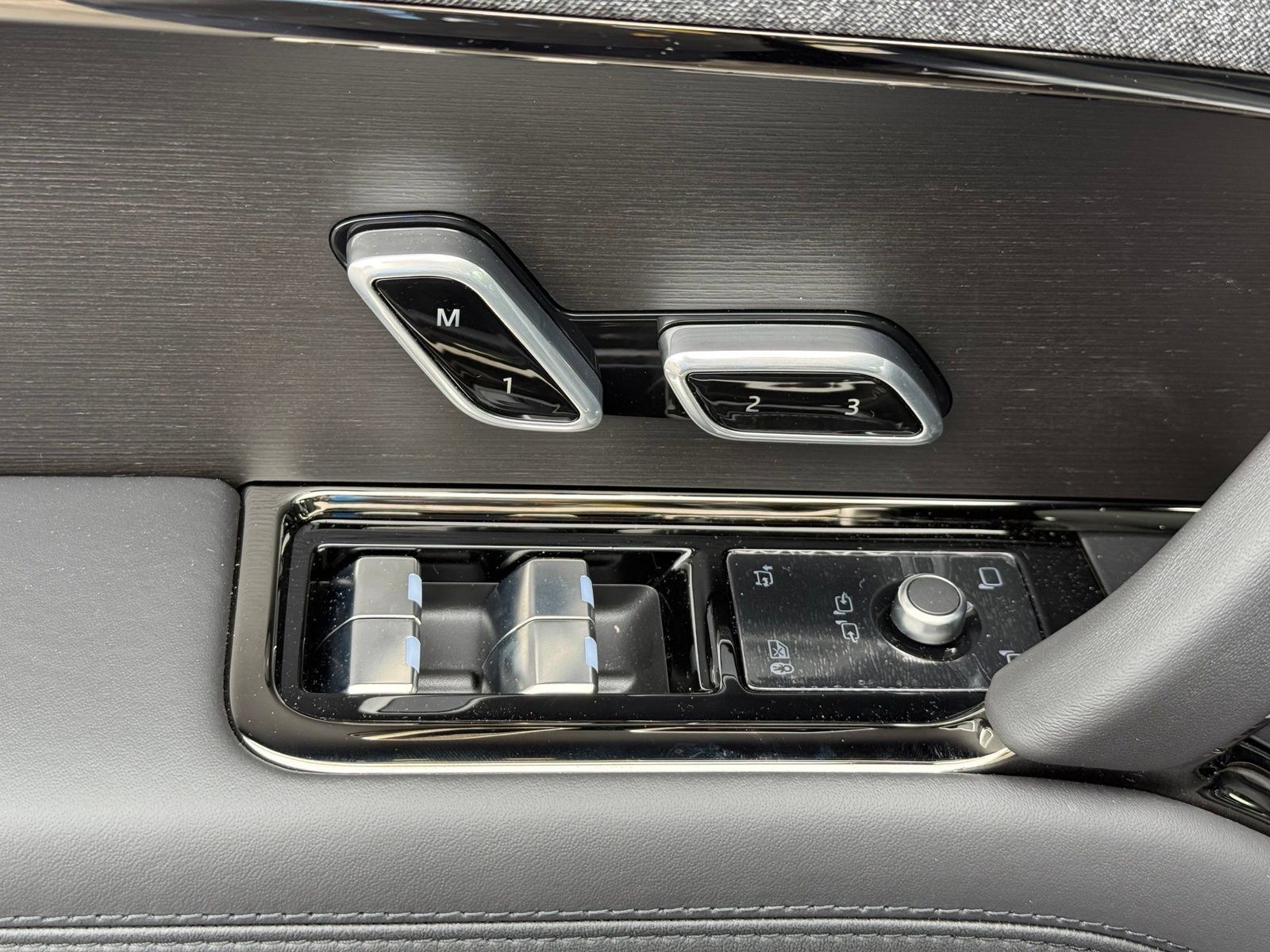 New 2026 Land Rover Range Rover Sport SE AWD/4WD image 15