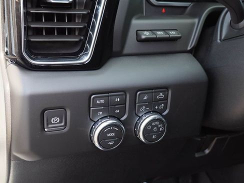 New 2026 GMC Sierra 2500 Denali w/ Denali Reserve Package AWD/4WD image 9
