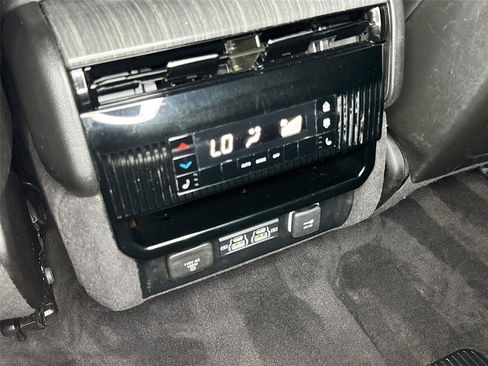 Used 2023 Jeep Wagoneer L Series III w/ Preferred Equipment Group AWD/4WD image 16