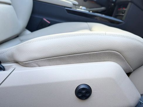 Used 2011 Mercedes-Benz E 350 4MATIC Wagon image 40