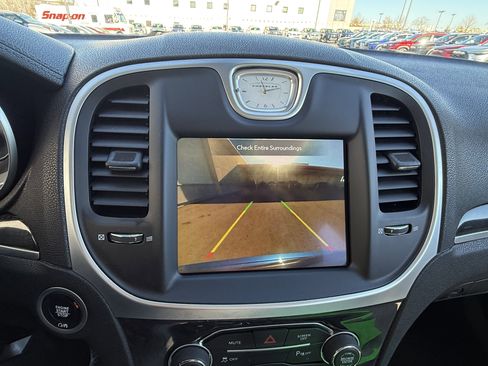 Used 2022 Chrysler 300 Touring L w/ Comfort Group image 10