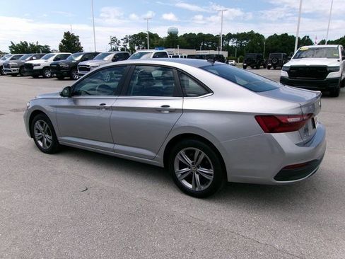 Used 2024 Volkswagen Jetta SE image 3