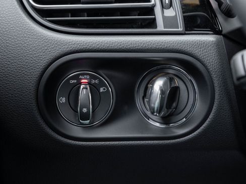 Certified 2026 Porsche Macan image 17