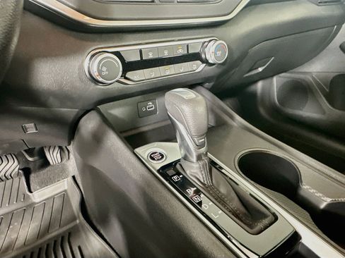 Used 2024 Nissan Altima 2.5 S FWD image 24