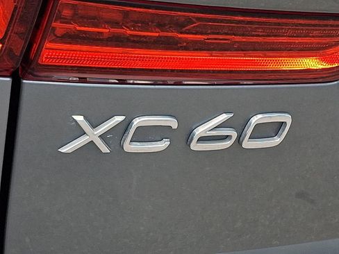 Used 2020 Volvo XC60 T5 Momentum AWD/4WD image 27