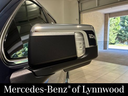 Used 2022 GMC Sierra 1500 SLT w/ SLT Premium Plus Package AWD/4WD image 10