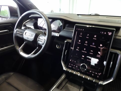 Used 2024 GMC Acadia Elevation AWD/4WD image 27