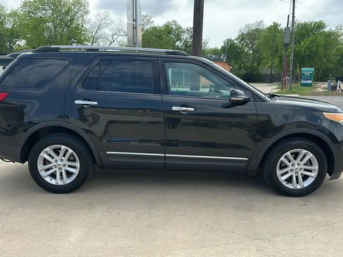Used 2013 Ford Explorer XLT image 6
