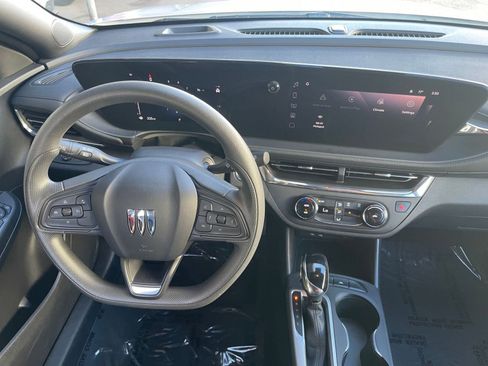 Used 2025 Buick Envista Preferred image 33