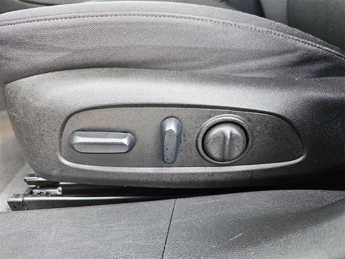 Used 2024 Chevrolet Malibu LT image 32