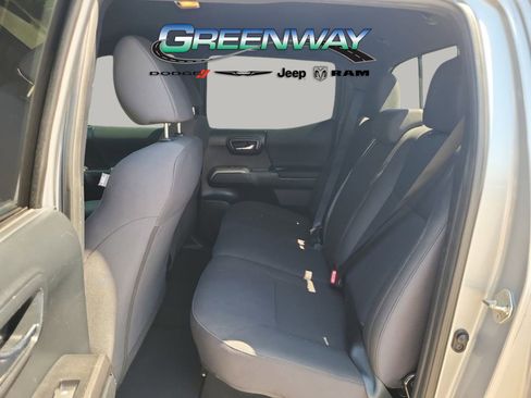 Used 2018 Toyota Tacoma TRD Sport w/ Technology Package image 19